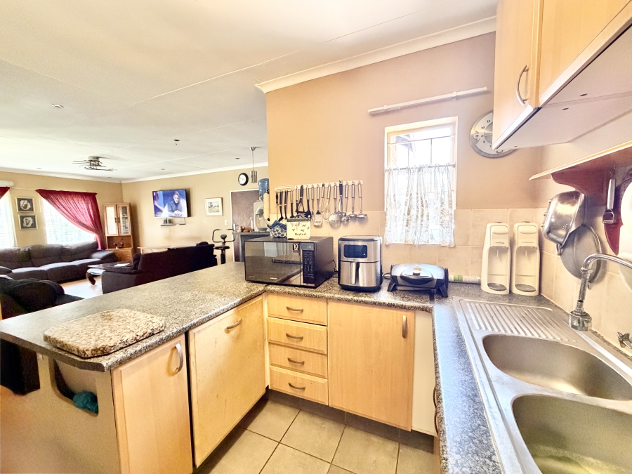 3 Bedroom Property for Sale in Amberfield Gauteng