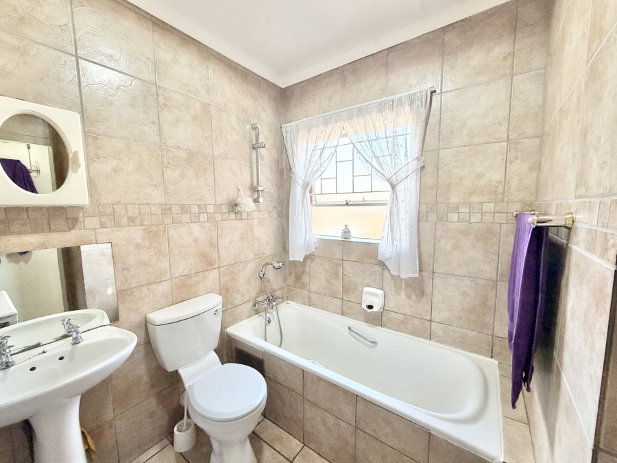 3 Bedroom Property for Sale in Amberfield Gauteng