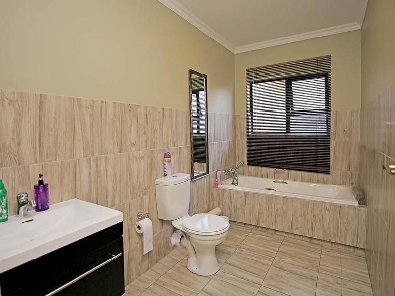 2 Bedroom Property for Sale in Noordwyk Gauteng