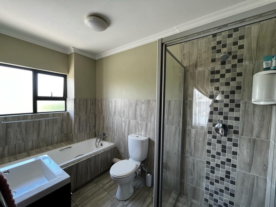 2 Bedroom Property for Sale in Noordwyk Gauteng