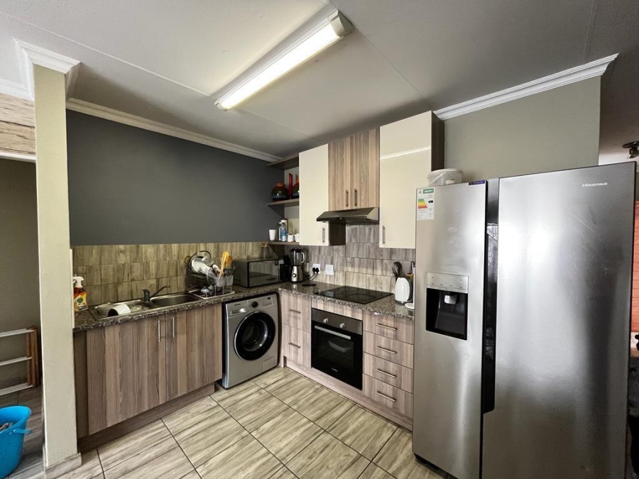 2 Bedroom Property for Sale in Noordwyk Gauteng