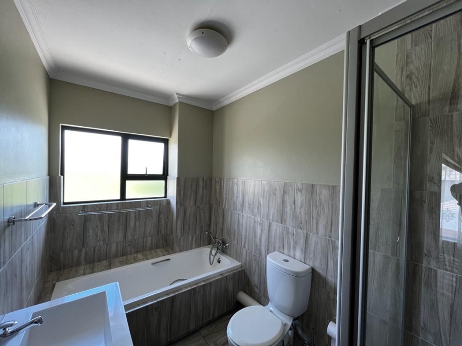 2 Bedroom Property for Sale in Noordwyk Gauteng