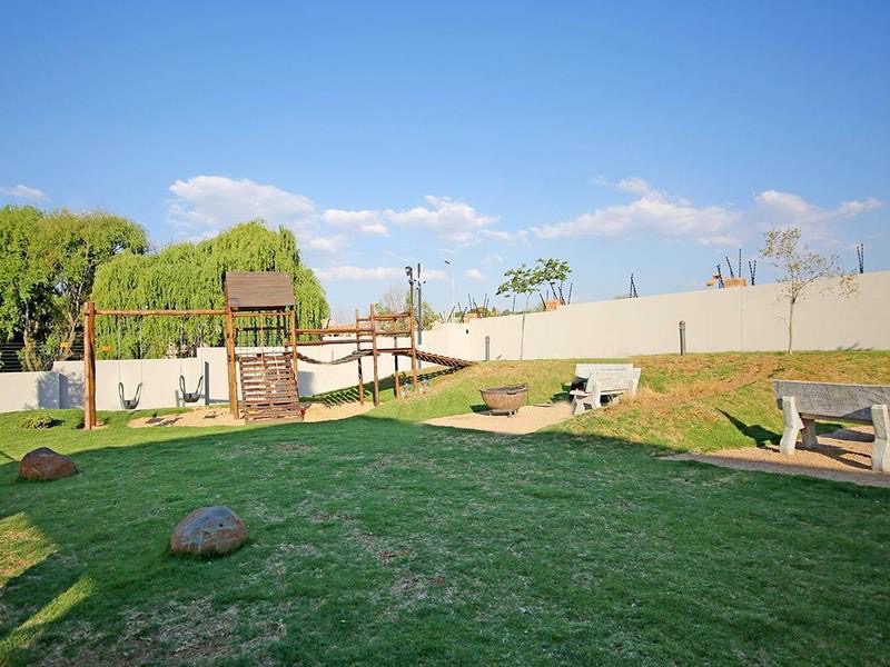 2 Bedroom Property for Sale in Noordwyk Gauteng