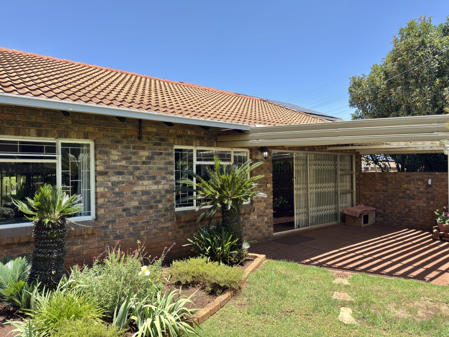 3 Bedroom Property for Sale in Glen Lauriston Gauteng