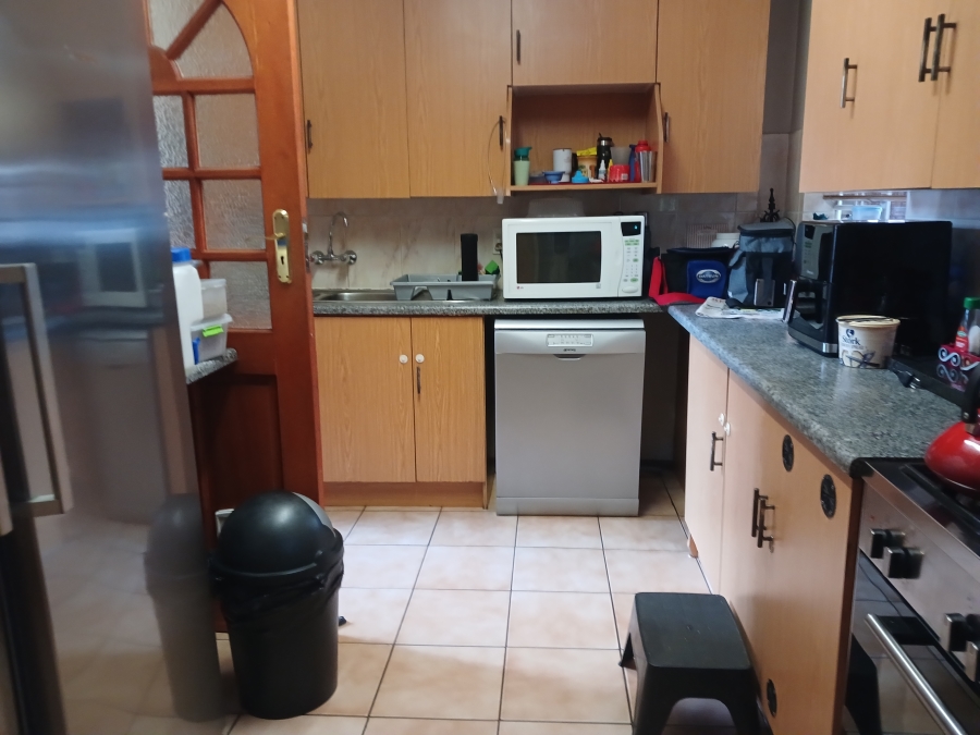 To Let 3 Bedroom Property for Rent in Rooihuiskraal North Gauteng