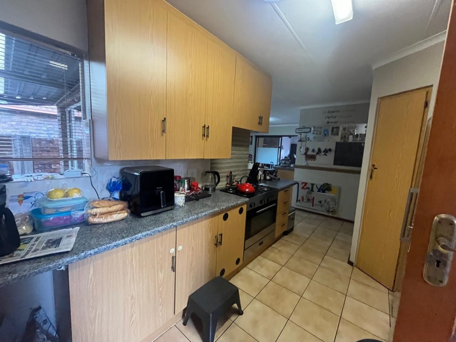 To Let 3 Bedroom Property for Rent in Rooihuiskraal North Gauteng