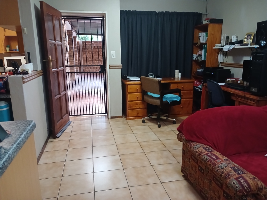 To Let 3 Bedroom Property for Rent in Rooihuiskraal North Gauteng