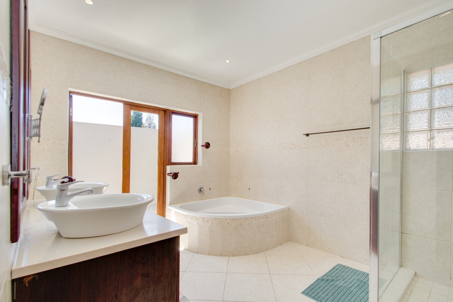 5 Bedroom Property for Sale in Fourways Gauteng