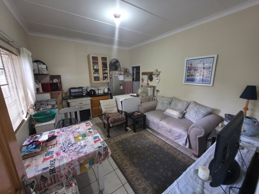 To Let 1 Bedroom Property for Rent in Queenswood Gauteng