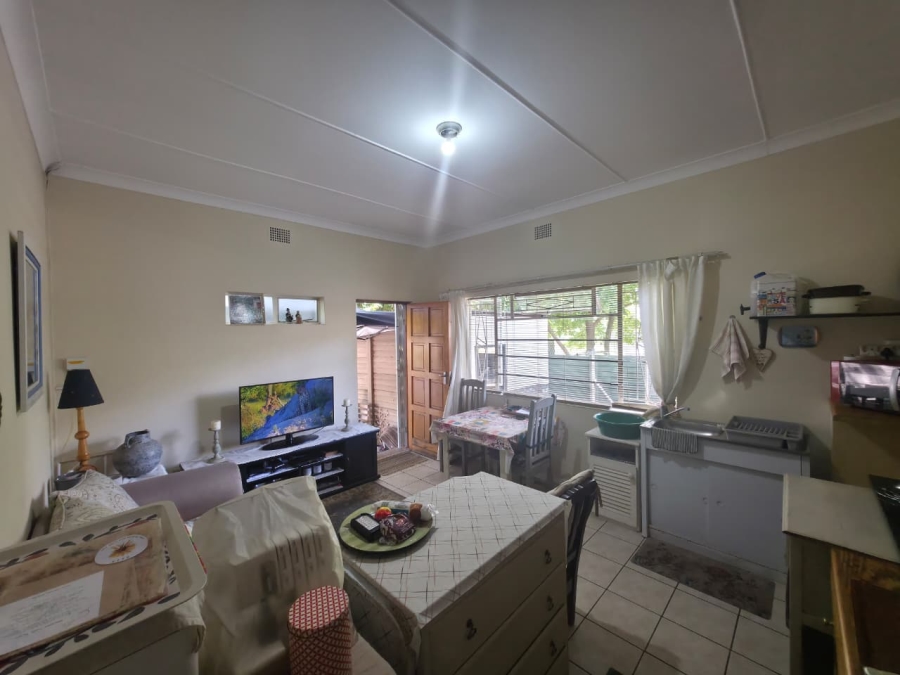 To Let 1 Bedroom Property for Rent in Queenswood Gauteng