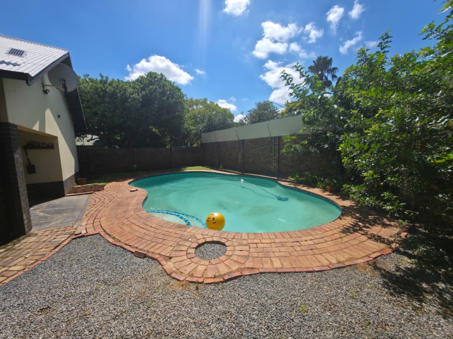 To Let 1 Bedroom Property for Rent in Queenswood Gauteng