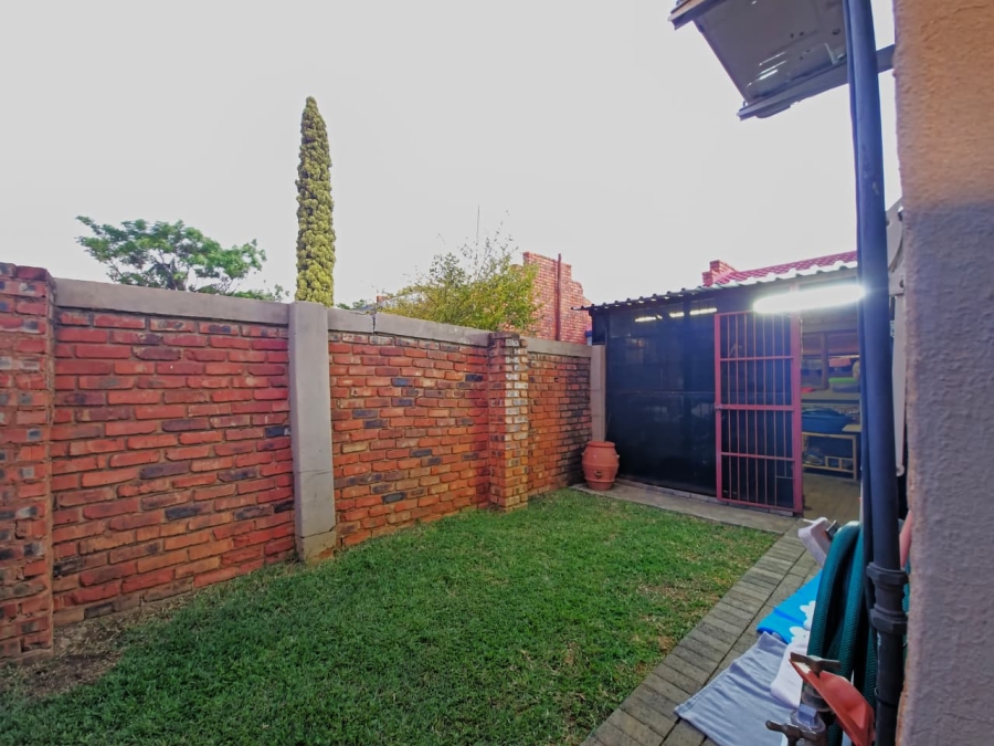 2 Bedroom Property for Sale in Dorandia Gauteng