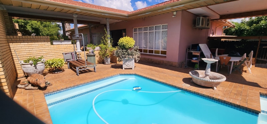 3 Bedroom Property for Sale in Mountain View Gauteng