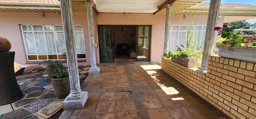 3 Bedroom Property for Sale in Mountain View Gauteng