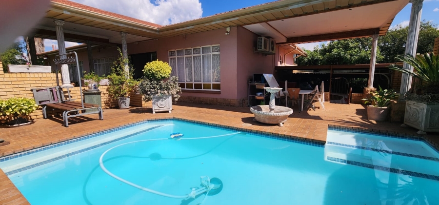 3 Bedroom Property for Sale in Mountain View Gauteng