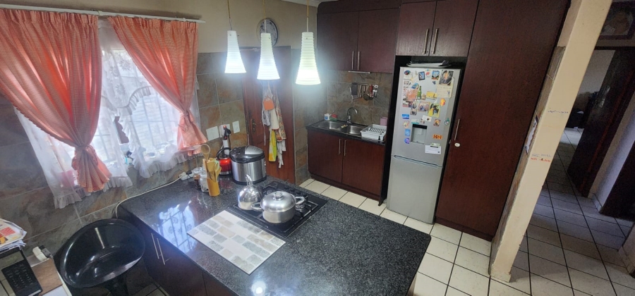 3 Bedroom Property for Sale in Mountain View Gauteng