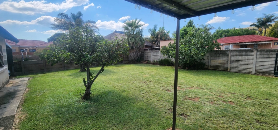 3 Bedroom Property for Sale in Mountain View Gauteng