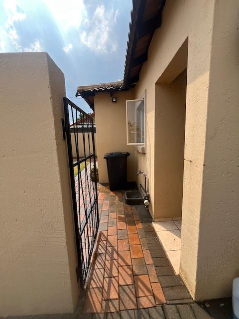 2 Bedroom Property for Sale in Wierda Crest Estate Gauteng