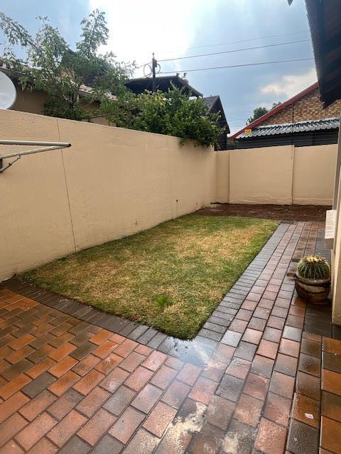 2 Bedroom Property for Sale in Wierda Crest Estate Gauteng