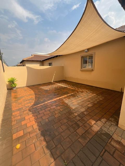 2 Bedroom Property for Sale in Wierda Crest Estate Gauteng