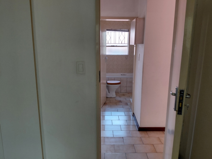 To Let 2 Bedroom Property for Rent in Buccleuch Gauteng