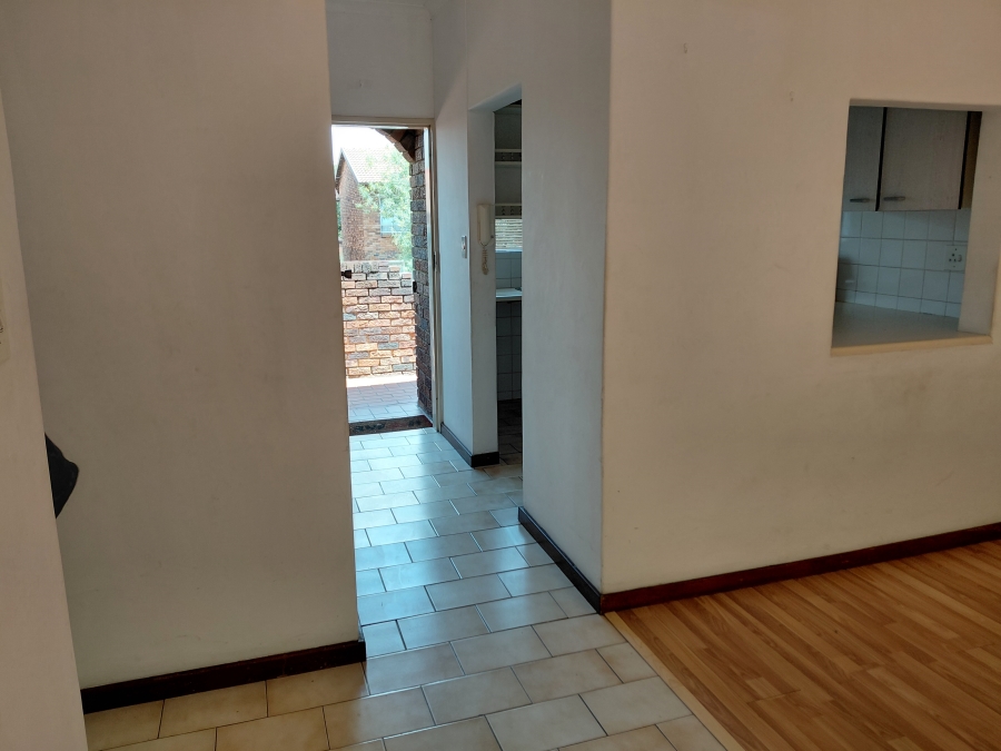 To Let 2 Bedroom Property for Rent in Buccleuch Gauteng