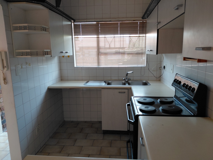 To Let 2 Bedroom Property for Rent in Buccleuch Gauteng