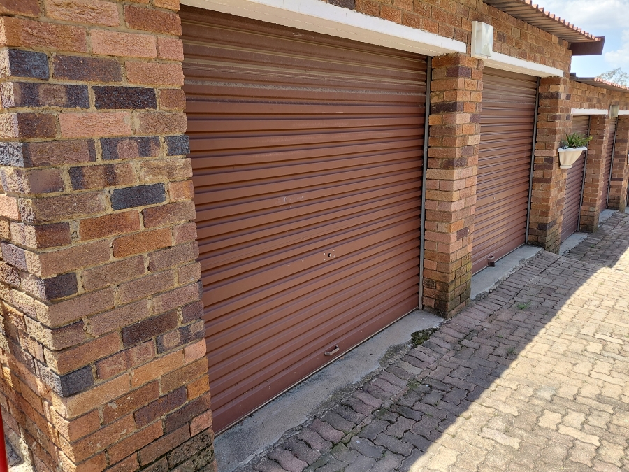 To Let 2 Bedroom Property for Rent in Buccleuch Gauteng