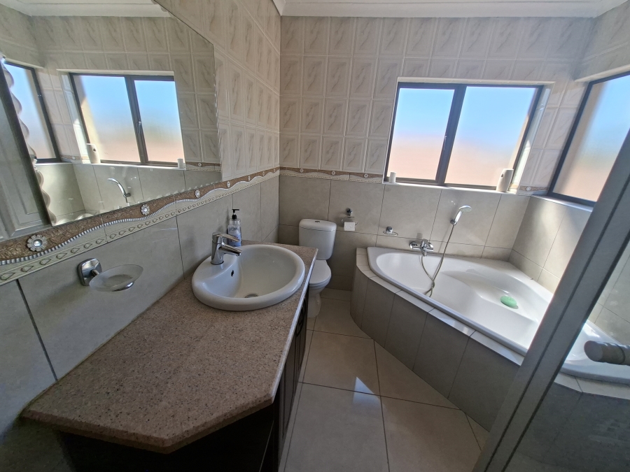 4 Bedroom Property for Sale in Sunward Park Gauteng