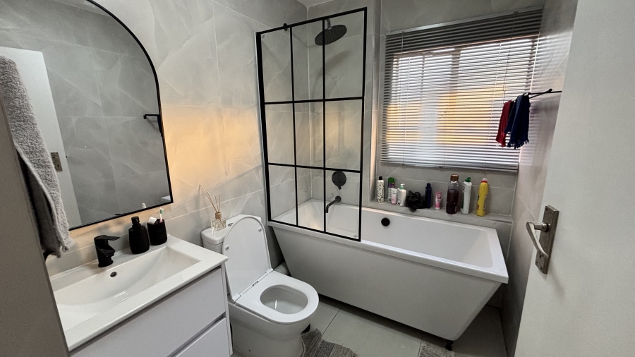 2 Bedroom Property for Sale in Terenure Gauteng