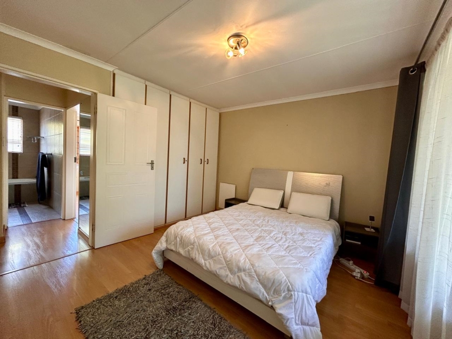 To Let 2 Bedroom Property for Rent in Sunninghill Gauteng