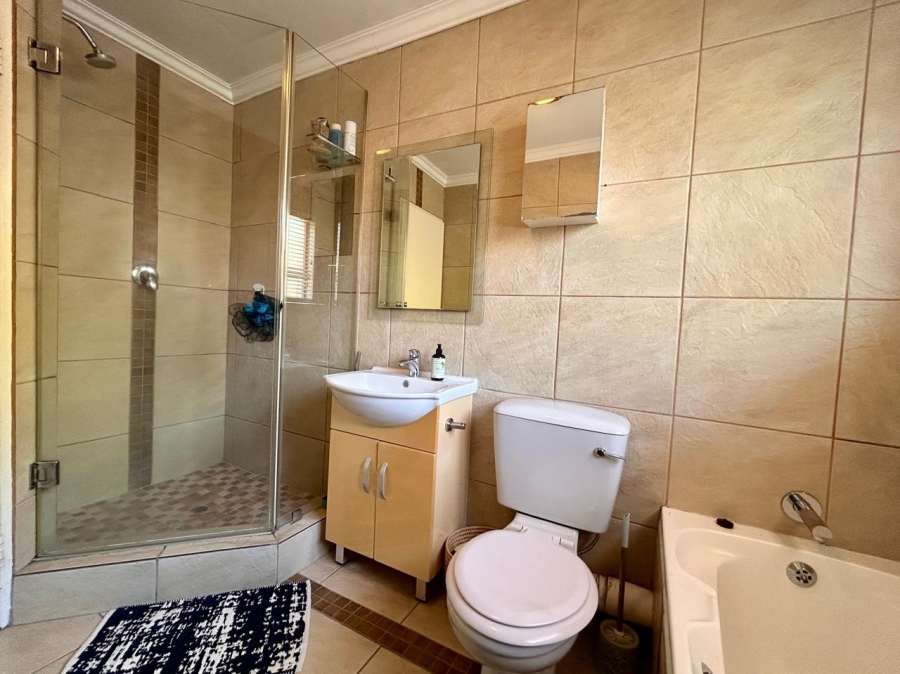 To Let 2 Bedroom Property for Rent in Sunninghill Gauteng