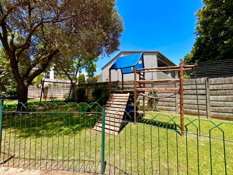 To Let 2 Bedroom Property for Rent in Sunninghill Gauteng