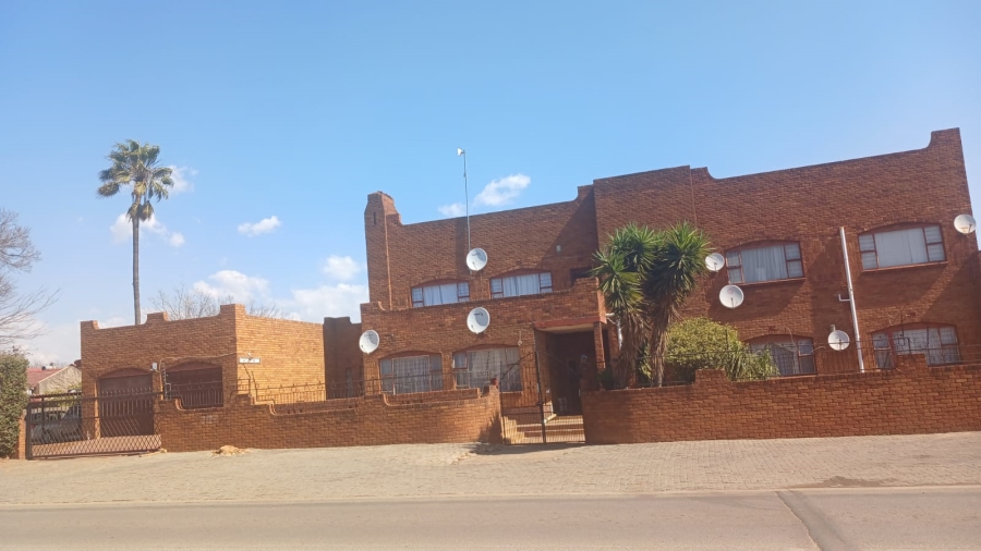 18 Bedroom Property for Sale in Hospital View Gauteng
