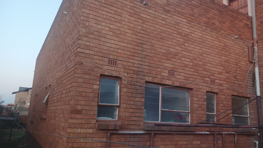 18 Bedroom Property for Sale in Hospital View Gauteng