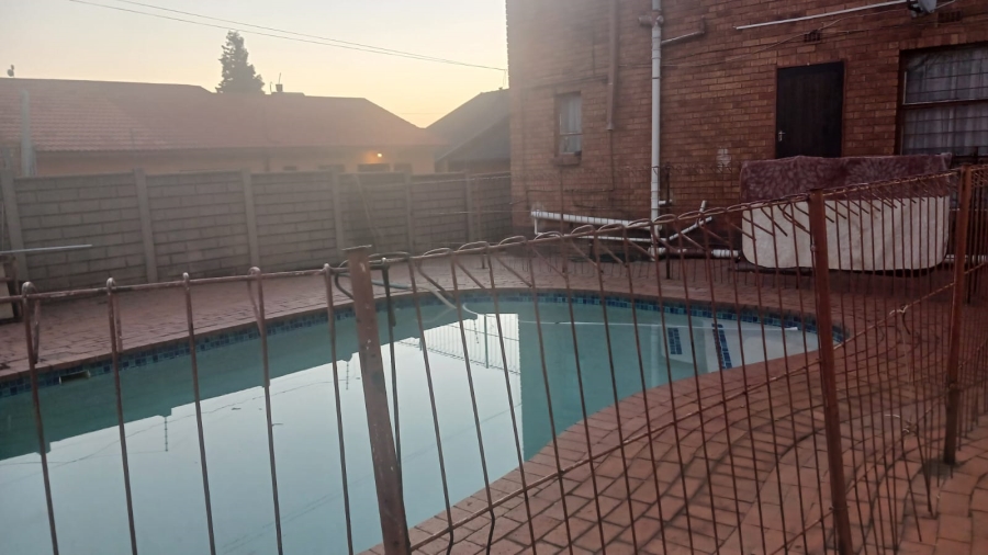 18 Bedroom Property for Sale in Hospital View Gauteng