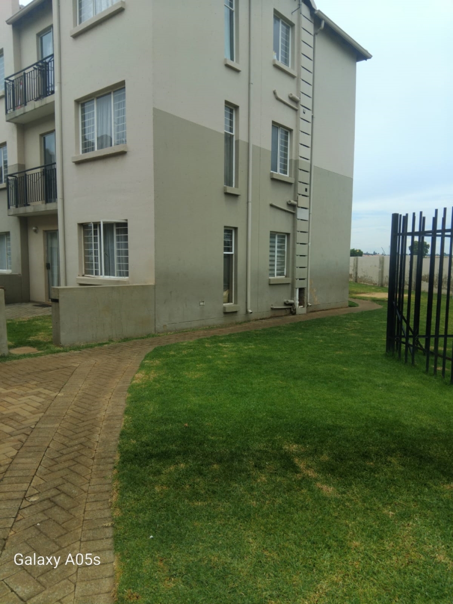 2 Bedroom Property for Sale in Klippoortje Gauteng