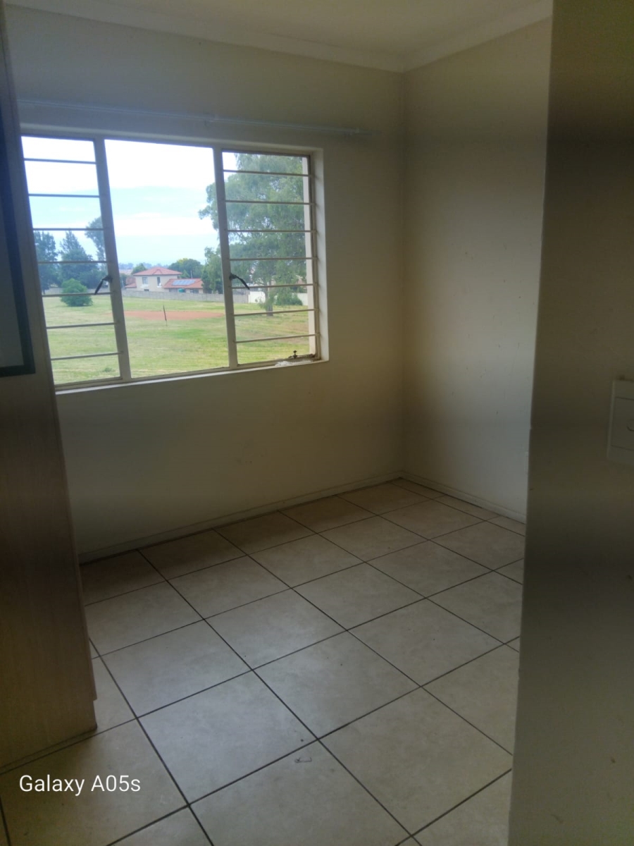 2 Bedroom Property for Sale in Klippoortje Gauteng
