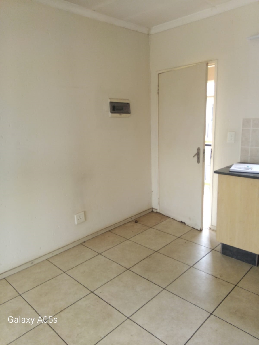 2 Bedroom Property for Sale in Klippoortje Gauteng