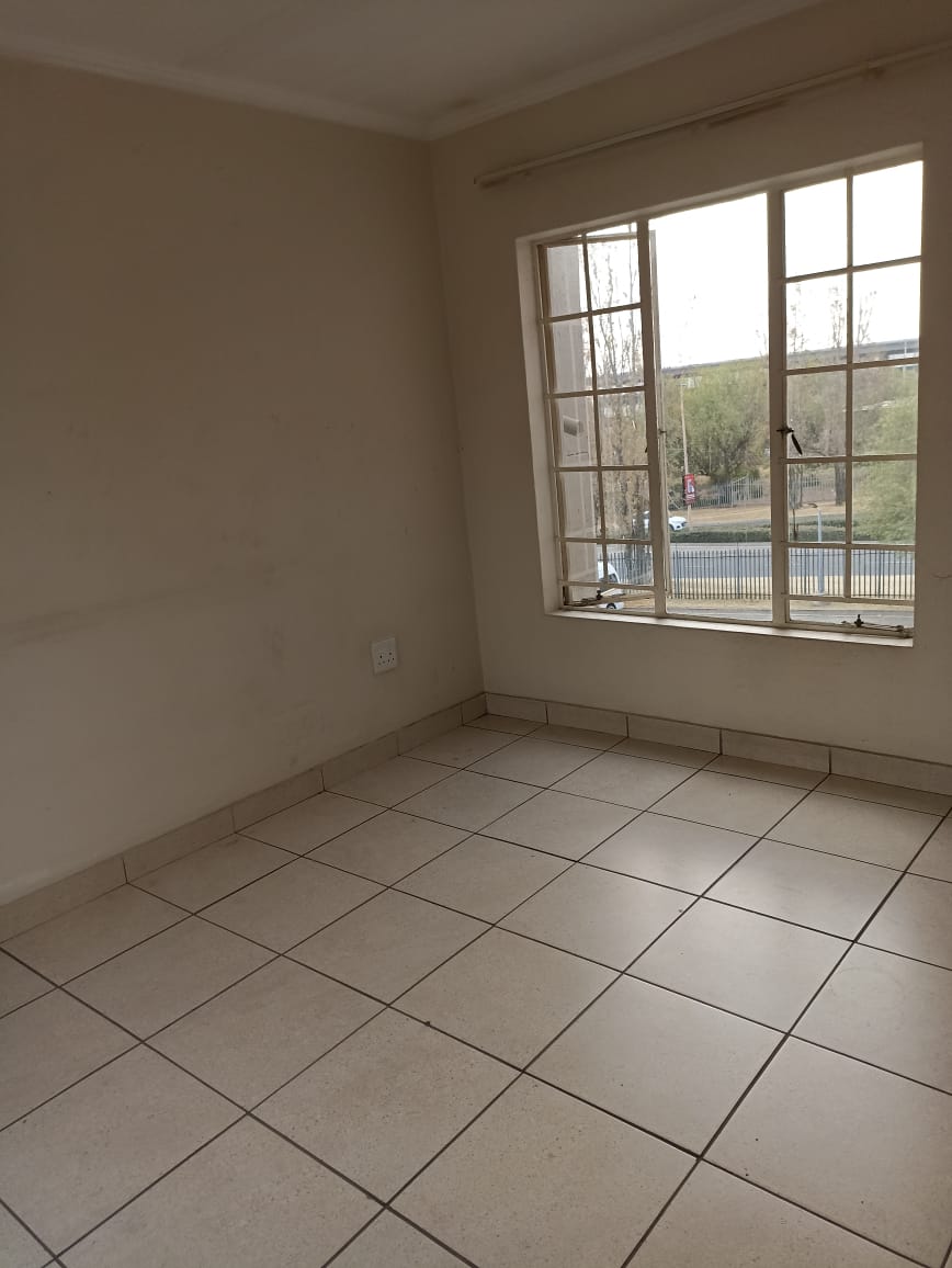To Let 2 Bedroom Property for Rent in Erand Gardens Gauteng