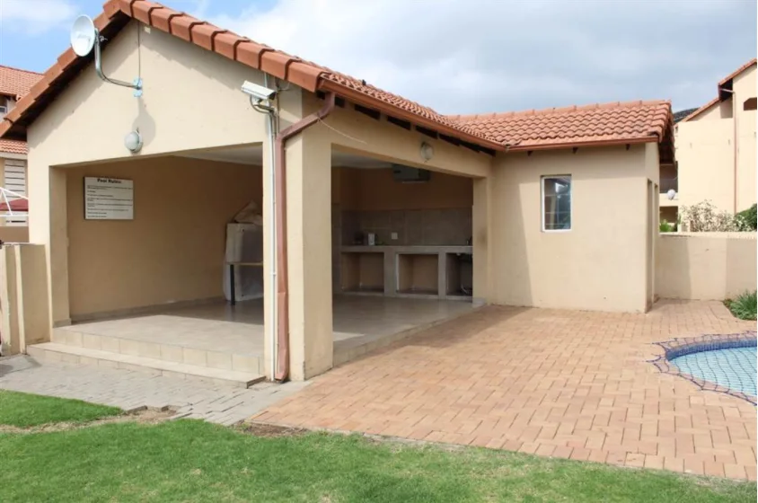 To Let 2 Bedroom Property for Rent in Erand Gardens Gauteng