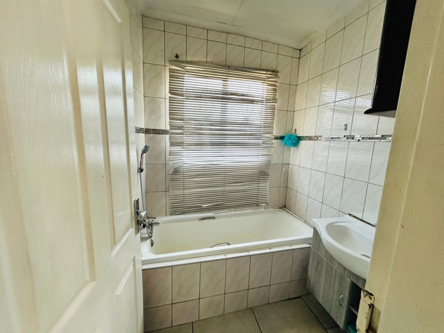 2 Bedroom Property for Sale in New Payneville Gauteng