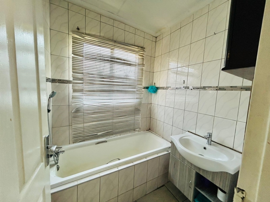 2 Bedroom Property for Sale in New Payneville Gauteng
