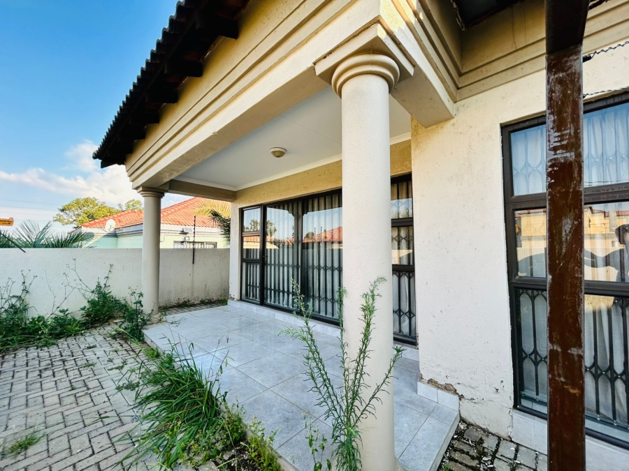 3 Bedroom Property for Sale in Strubenvale Gauteng