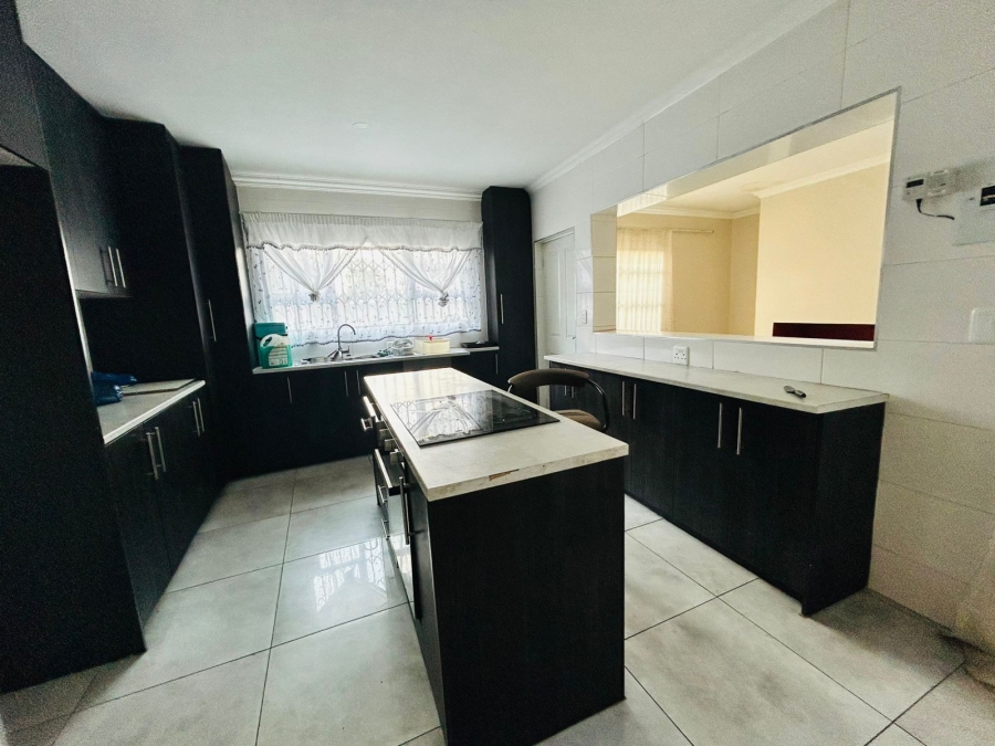 3 Bedroom Property for Sale in Strubenvale Gauteng