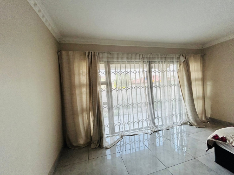 3 Bedroom Property for Sale in Strubenvale Gauteng
