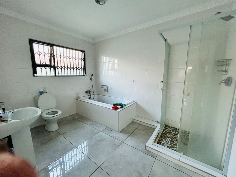 3 Bedroom Property for Sale in Strubenvale Gauteng