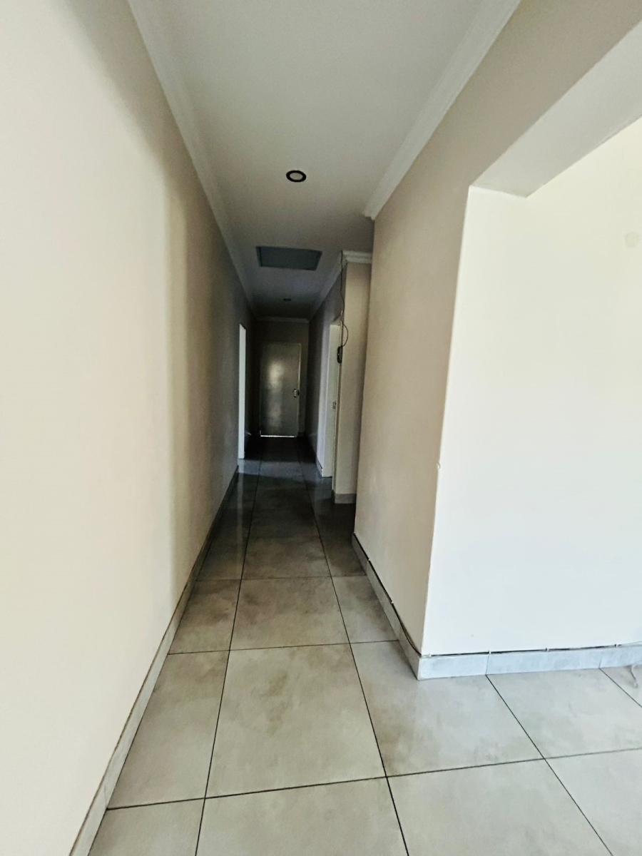3 Bedroom Property for Sale in Strubenvale Gauteng