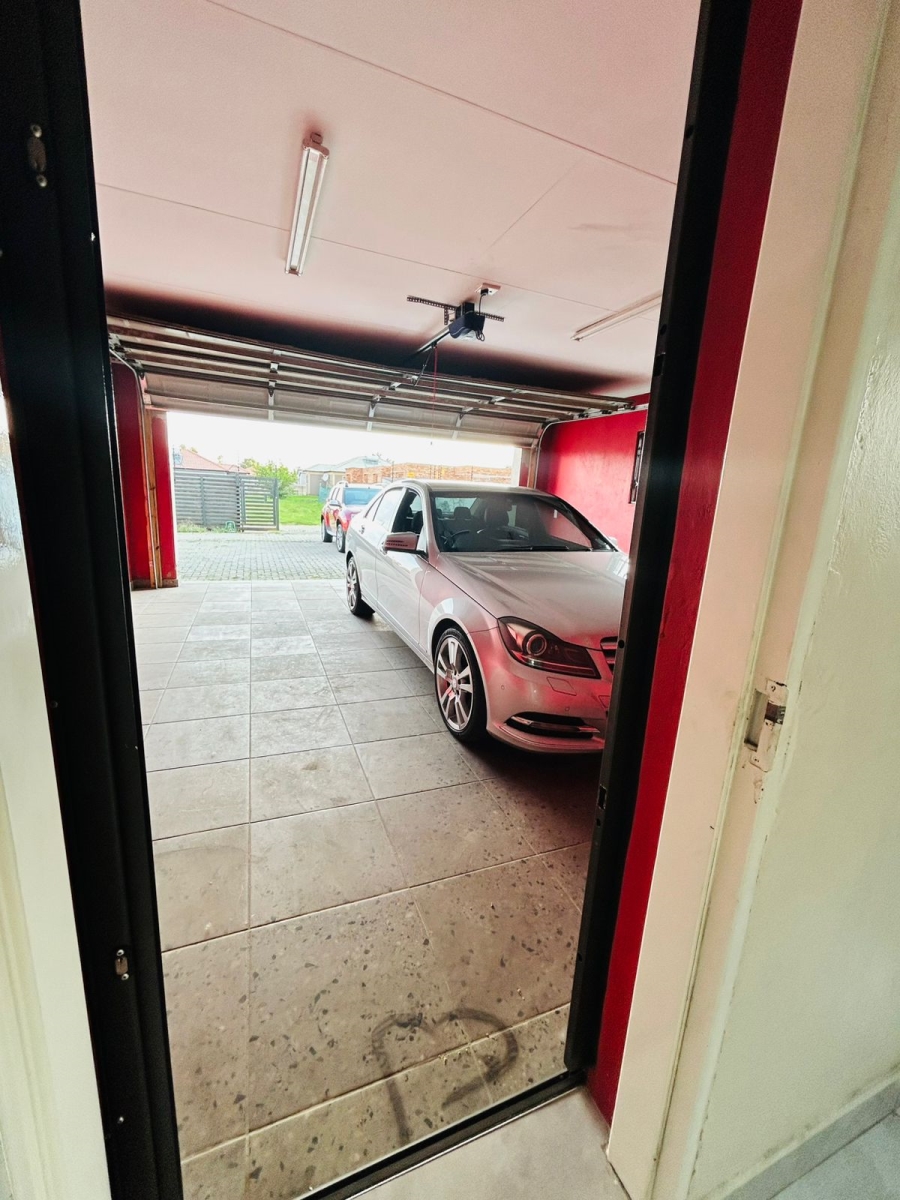 3 Bedroom Property for Sale in Strubenvale Gauteng