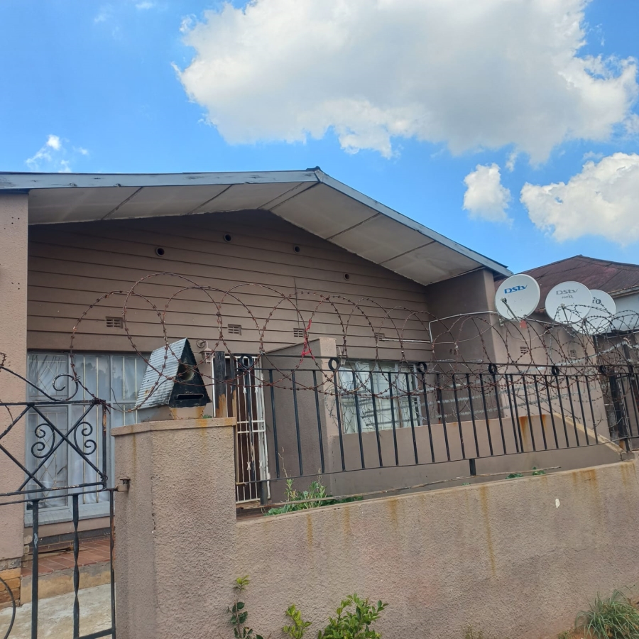 6 Bedroom Property for Sale in La Rochelle Gauteng